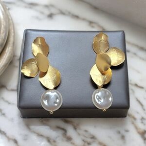 Elegant Gold and Pearl Flower Earrings